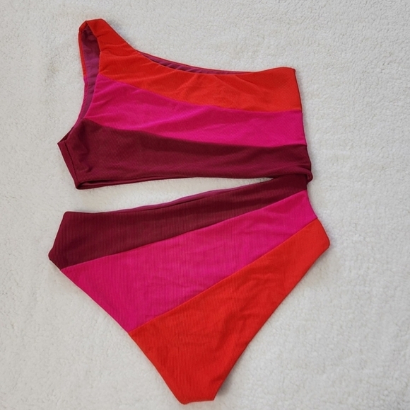 New!Beach Riot Joyce In Be Mine  Colorblock Cut-out One Piece Swimsuit - Picture 10 of 16